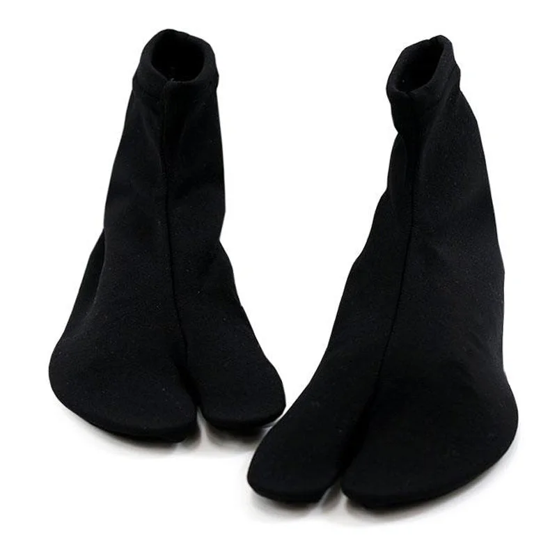 Hiking men's socks for outdoor adventuresTabi Socks Black 25-27cm