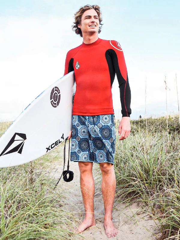 Solid - color men's trunks in various shades2mm UPF 50 Wetsuit Jacket- Red
