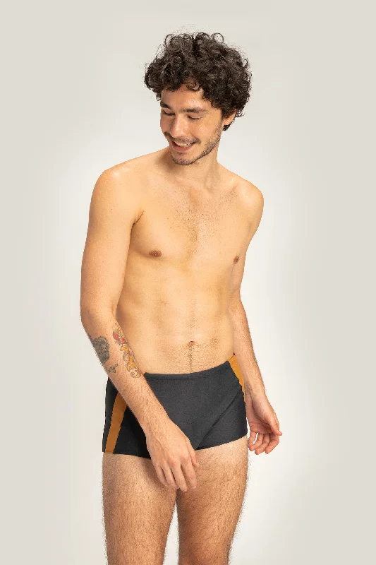 Mid - rise men's trunks for a balanced coverageBlock Colors Trunks