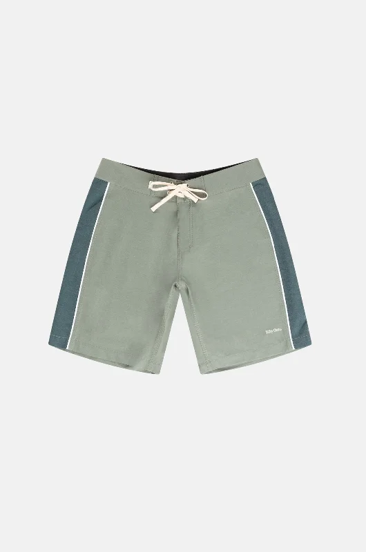 Slim - cut men's trunks for a modern styleCore Trunk 2.0 Olive