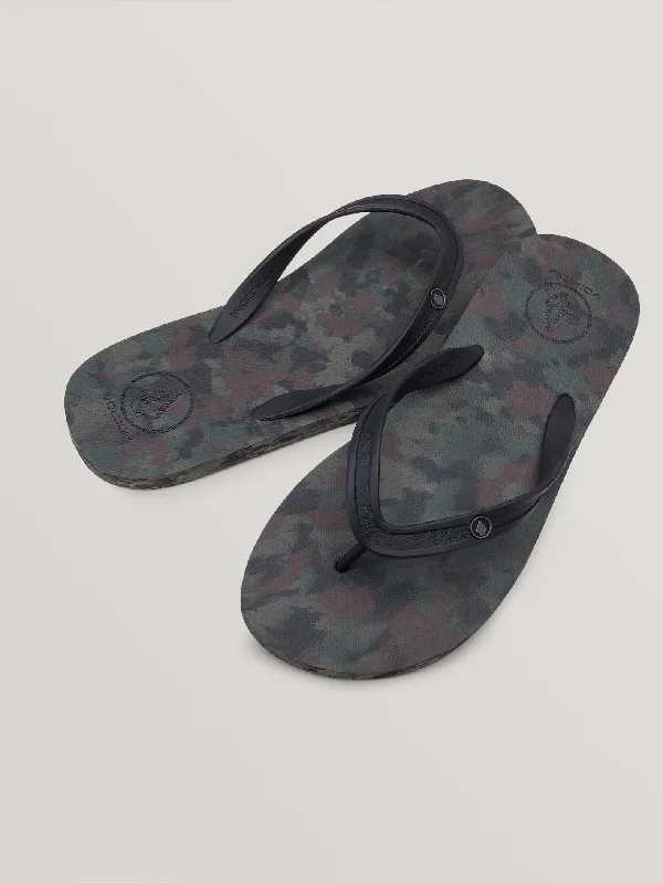 Tag - less men's trunks for irritation - free comfortRocker 2 Solid Sandals - Dark Camo Tag - less men's trunks for irritation - free comfortRocker 2 Solid Sandals - Dark Camo