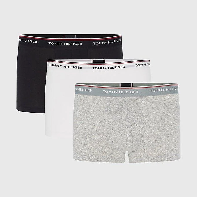 Low - rise men's trunks for a trendy lookTommy Hilfiger 3 Pack Signature Cotton Essentials Trunks - Grey Heather/Black/White Low - rise men's trunks for a trendy lookTommy Hilfiger 3 Pack Signature Cotton Essentials Trunks - Grey Heather/Black/White